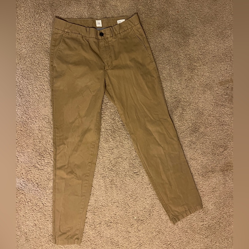 Men’s khaki pants